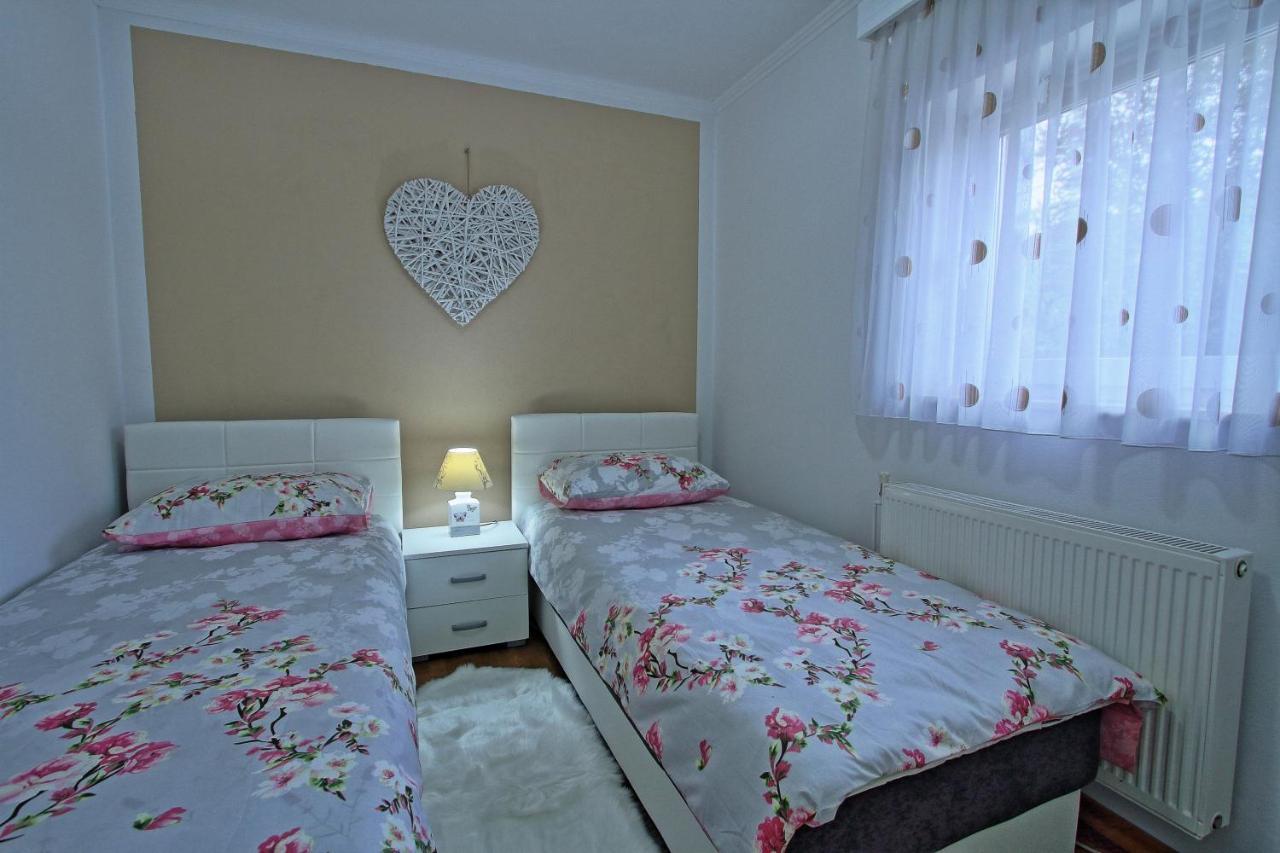 Holiday House Lana Otočac Extérieur photo
